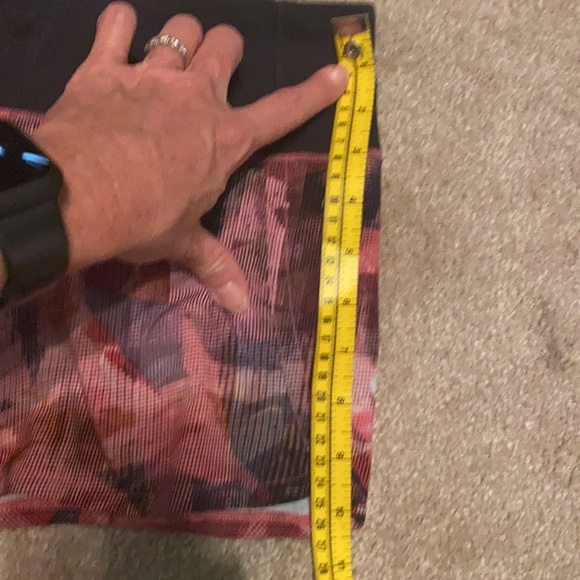 Lululemon shorts size 2. 4” Inseam - Picture 6 of 6